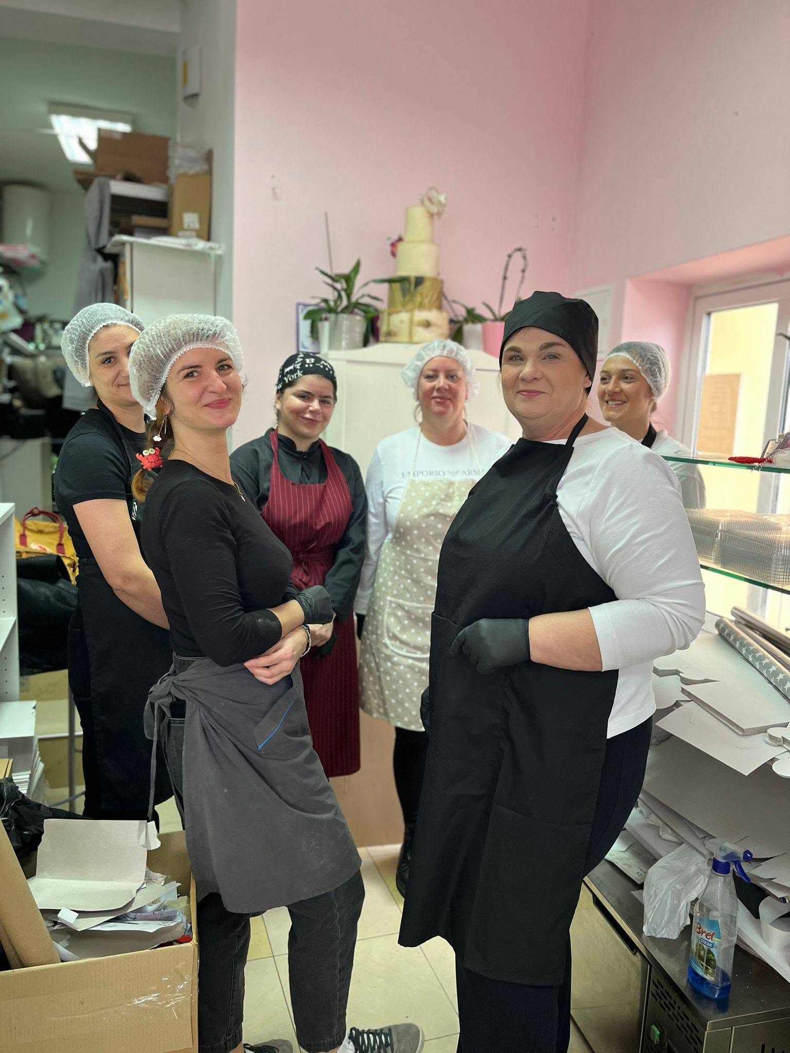 Još jedan uspješno završen program: JEDNOSTAVNA SLATKA JELA ; ponosni na naše polaznice!